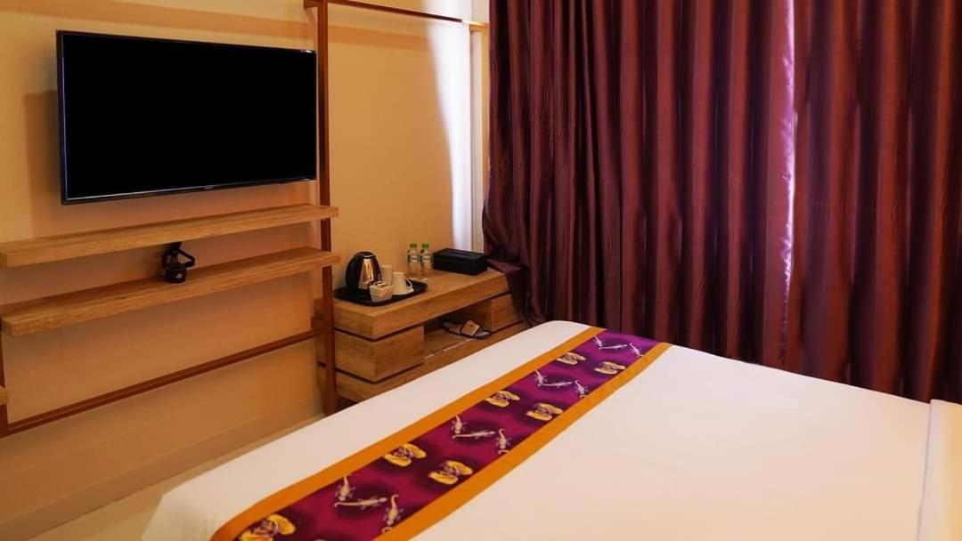 Elohim Hotel Sentani จายาปุระ ภายนอก รูปภาพ